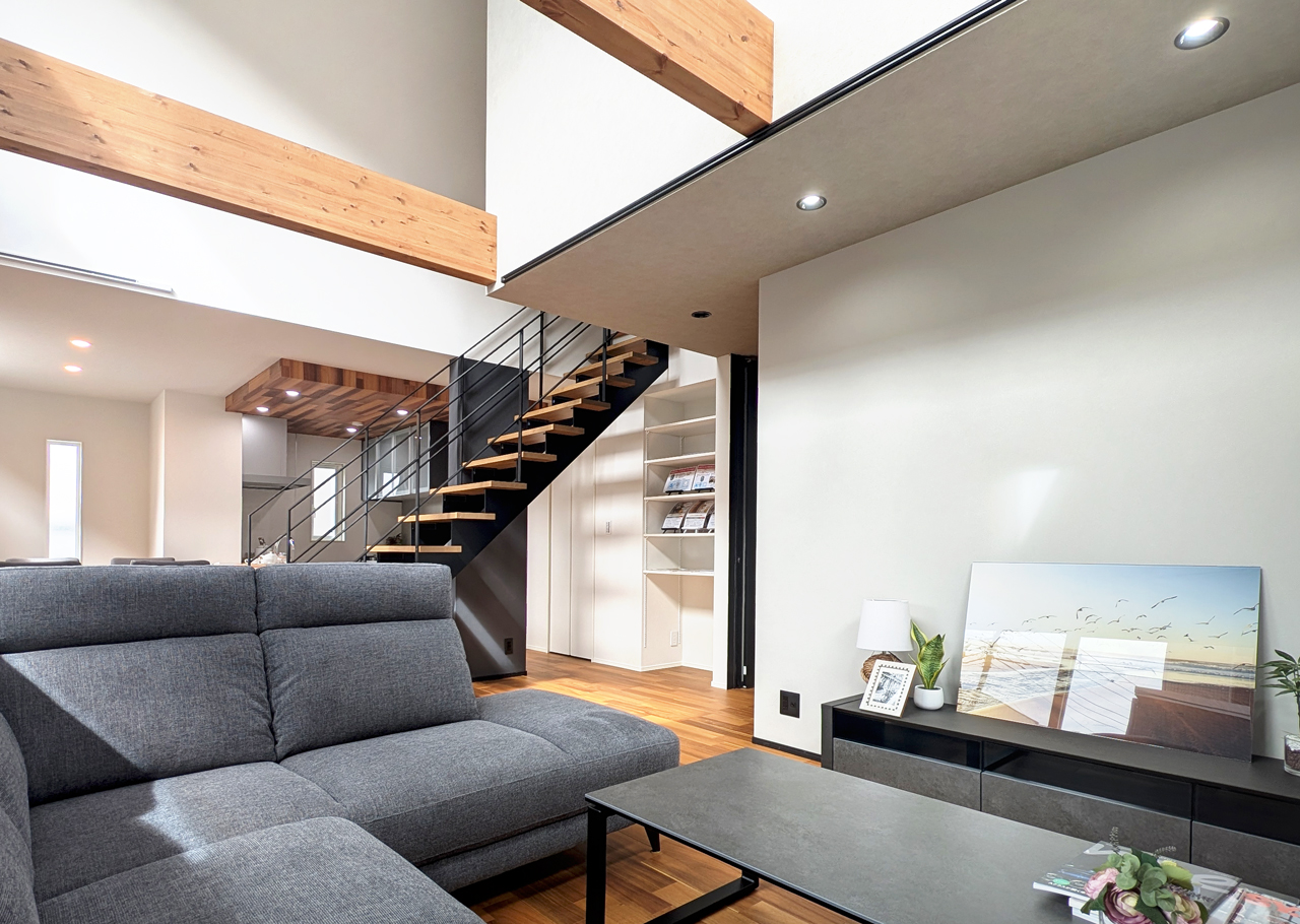 明るいリビング空間