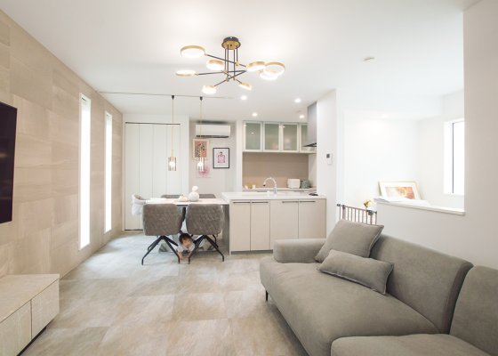 ２階に配置した明るいリビング